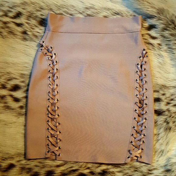 Powder pink body con skirt in size small - Picture 1 of 3